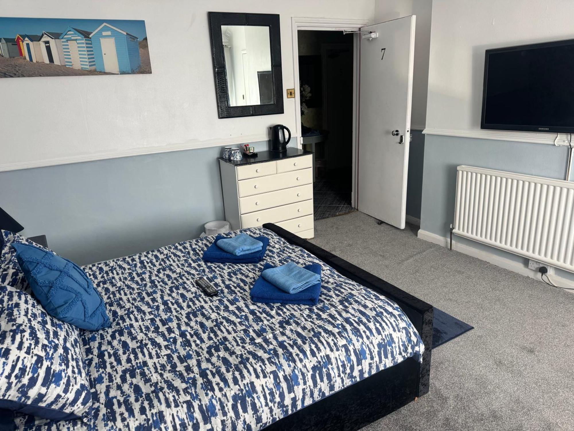 The Holmlea 3*
