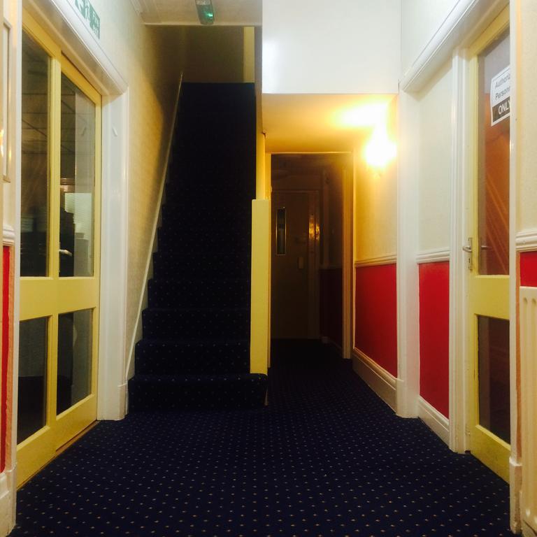 The Albany 3*