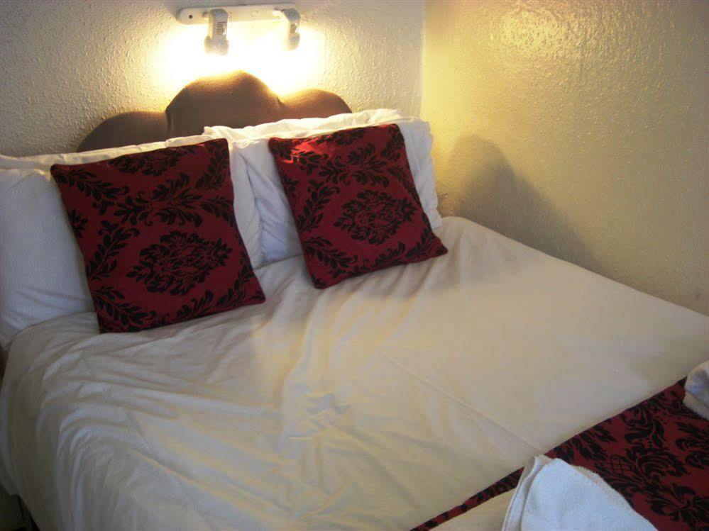 Hotel The 3*
