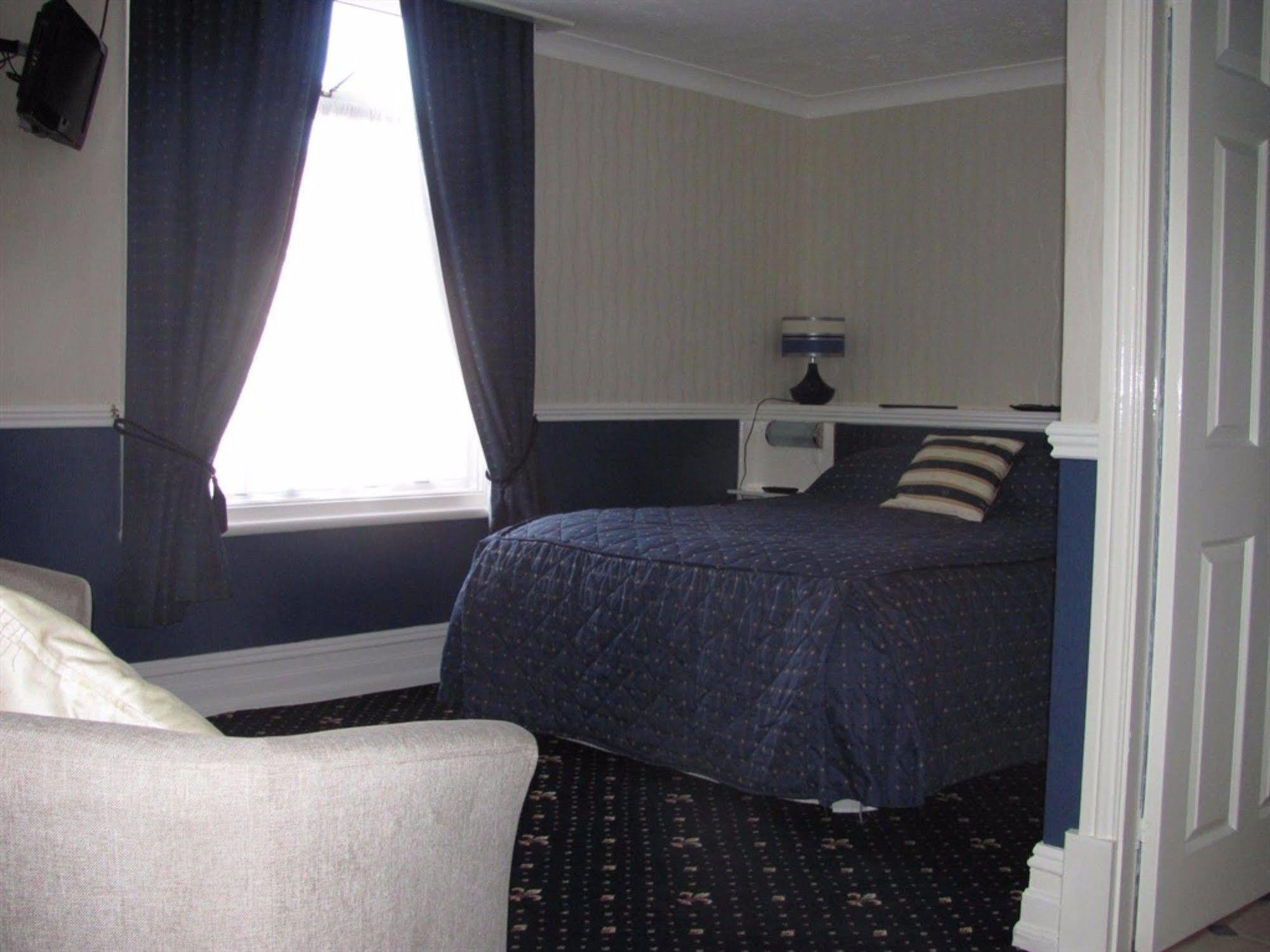 Branston 4* Blackpool