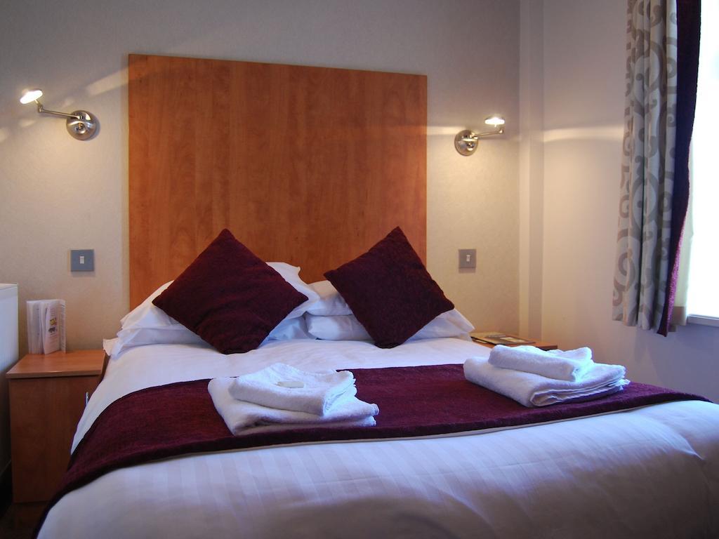 Elgin 3* Blackpool