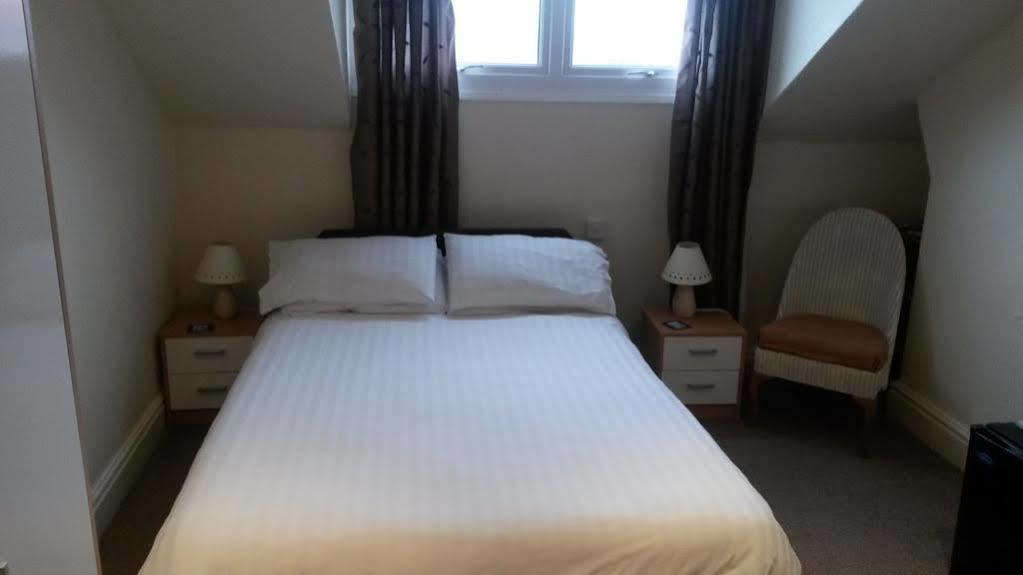 Ash - Hotel Blackpool