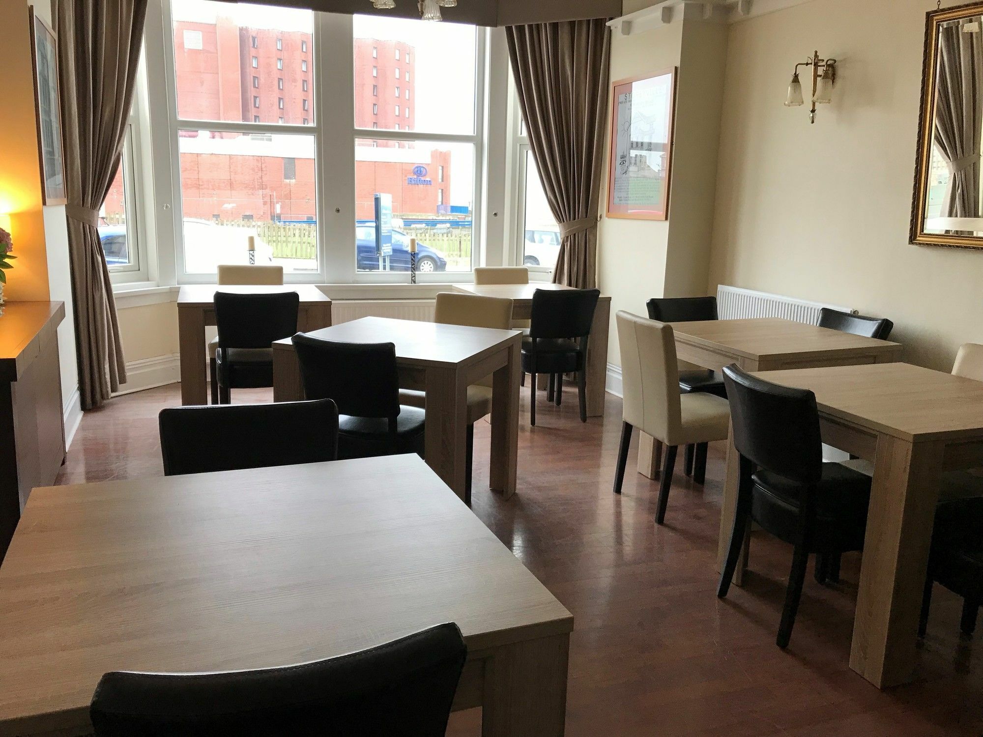 The Windsor Carlton Guest house 4*
